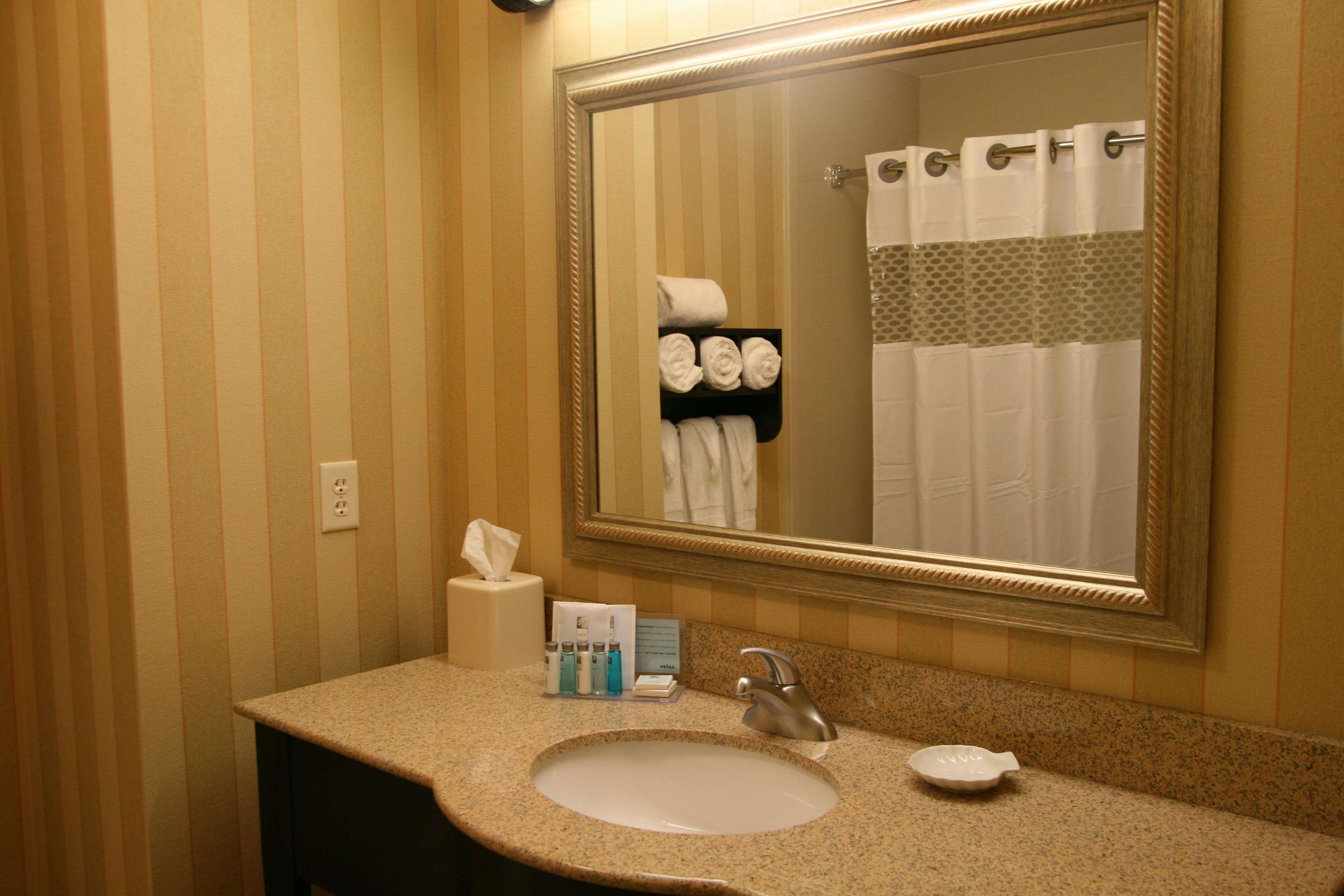 Hampton Inn & Suites Chicago/Сент-Чарльз Экстерьер фото