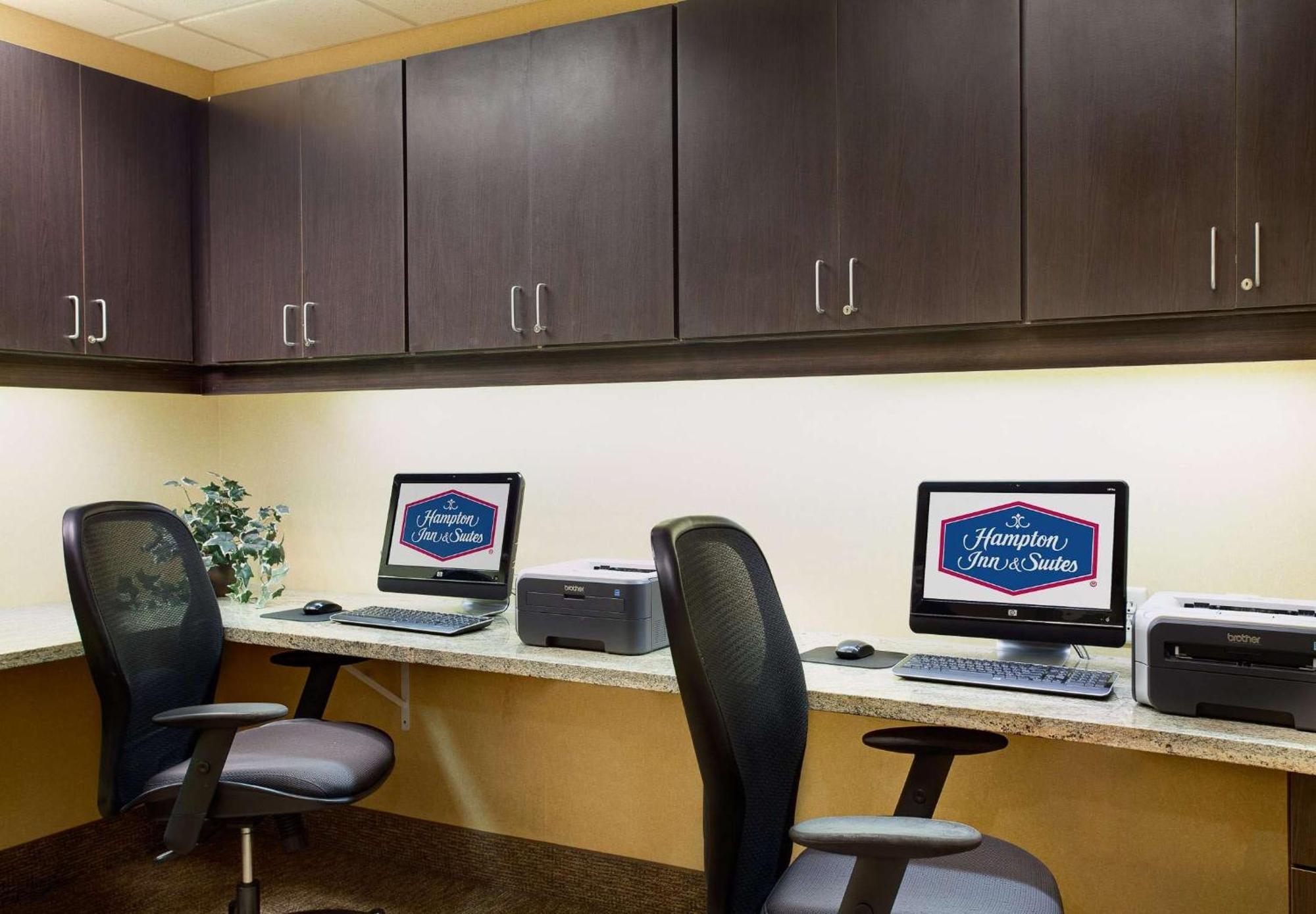 Hampton Inn & Suites Chicago/Сент-Чарльз Экстерьер фото