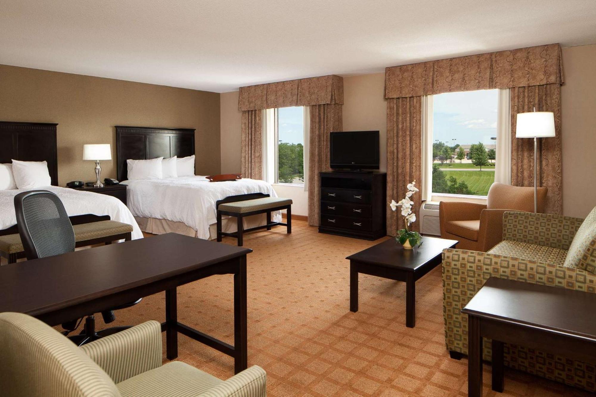 Hampton Inn & Suites Chicago/Сент-Чарльз Экстерьер фото
