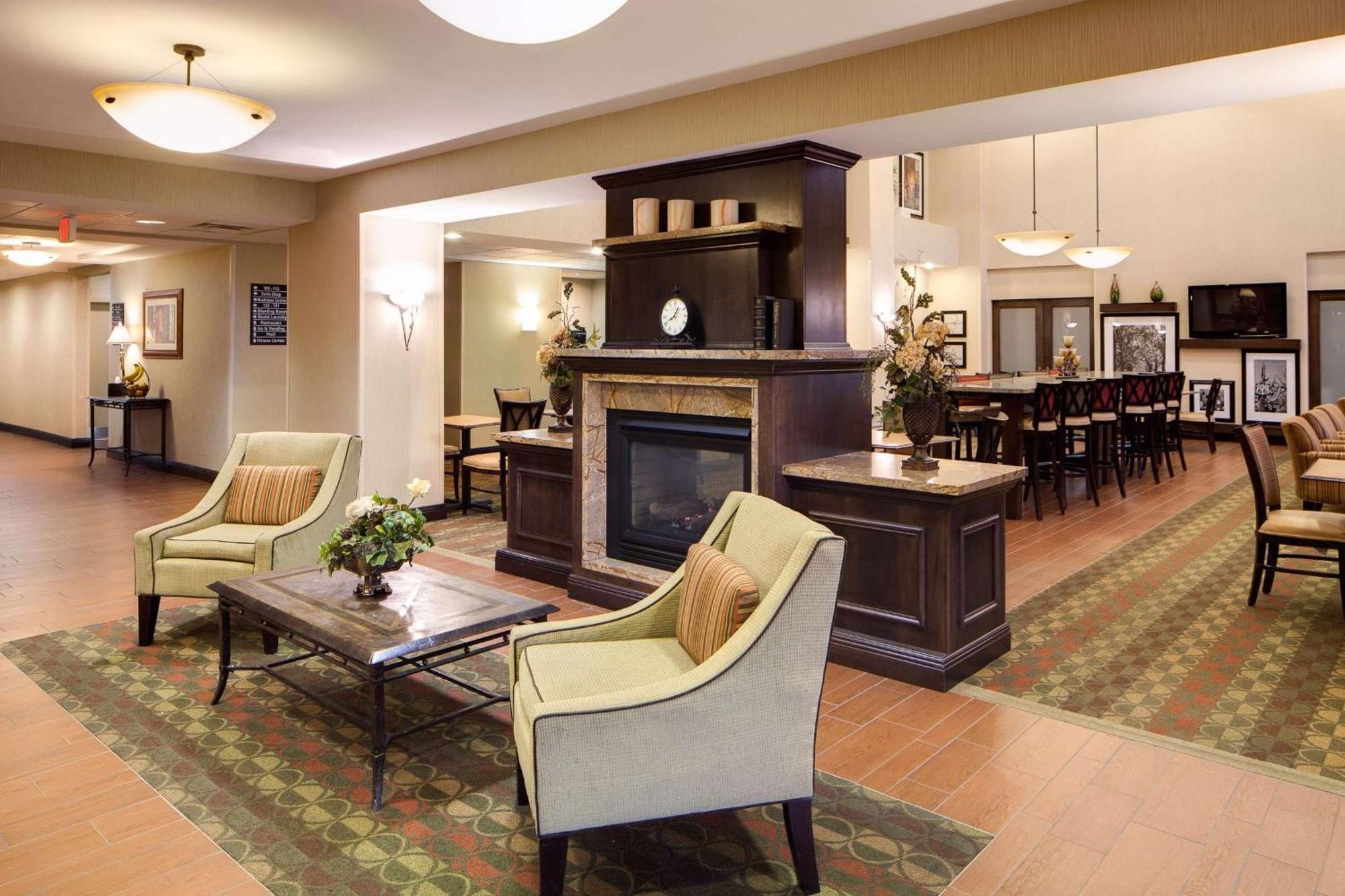 Hampton Inn & Suites Chicago/Сент-Чарльз Экстерьер фото