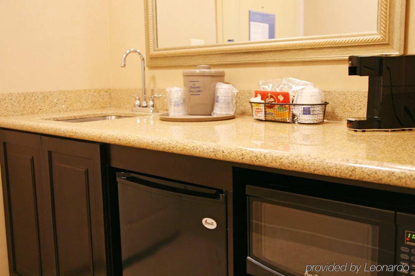 Hampton Inn & Suites Chicago/Сент-Чарльз Экстерьер фото